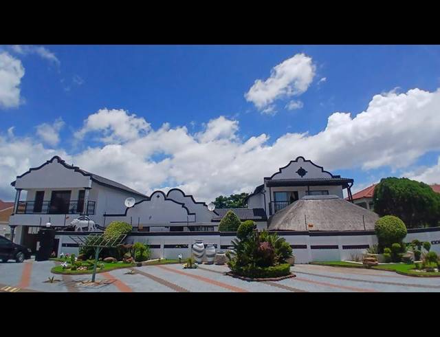 5 BEDROOM HOUSE FOR SALE IN FLORA PARK